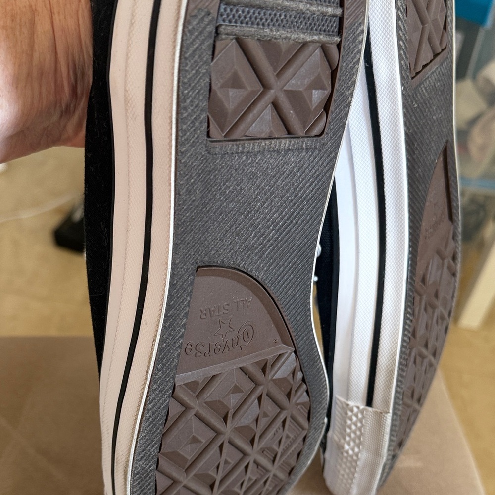Converse Black & White Low Top Sneakers!! - Picture 3 of 4